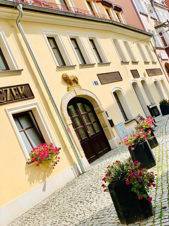 Apartament W Centrum Miasta Z Darmowym Parkingiem Dla Dwojga -Apartamenty Pod Zlotym Lwem Klodzko Exterior photo